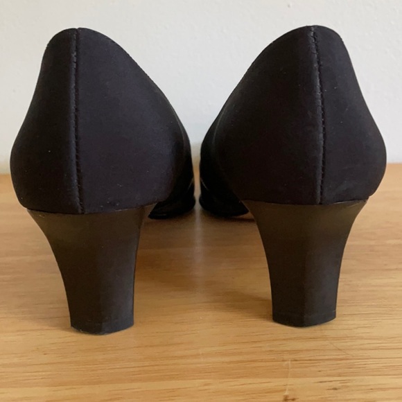 Anne Klein Classy Black Shoes, Size 6 - Picture 5 of 6